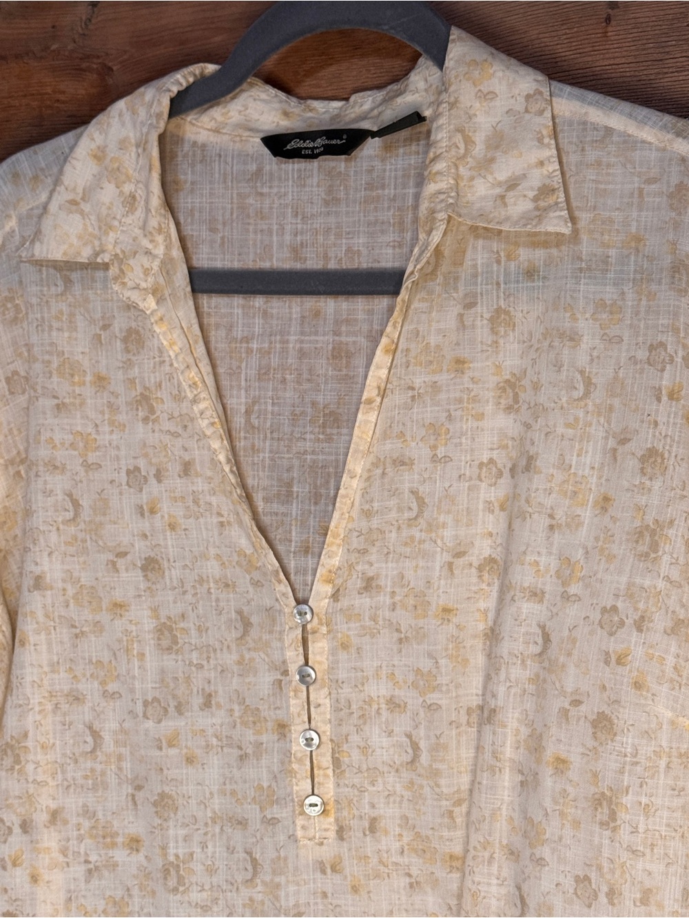 Eddie Bauer Lightweight Cream Subtle Floral Button-Front Women's Top | Size XL - Picture 8 of 12